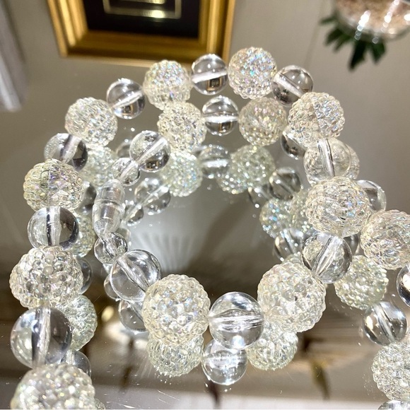 Vintage Lucite Beaded Necklace Clear Translucent Snowball Barrel Clasp 18” - Picture 2 of 5